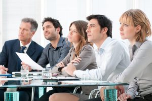 Eine Gruppe interessierter Zuhörer beim Meeting.